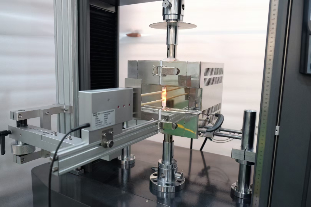 圖片新聞：再上新品，超高溫1400℃環(huán)境下力學(xué)測試小方爐方案